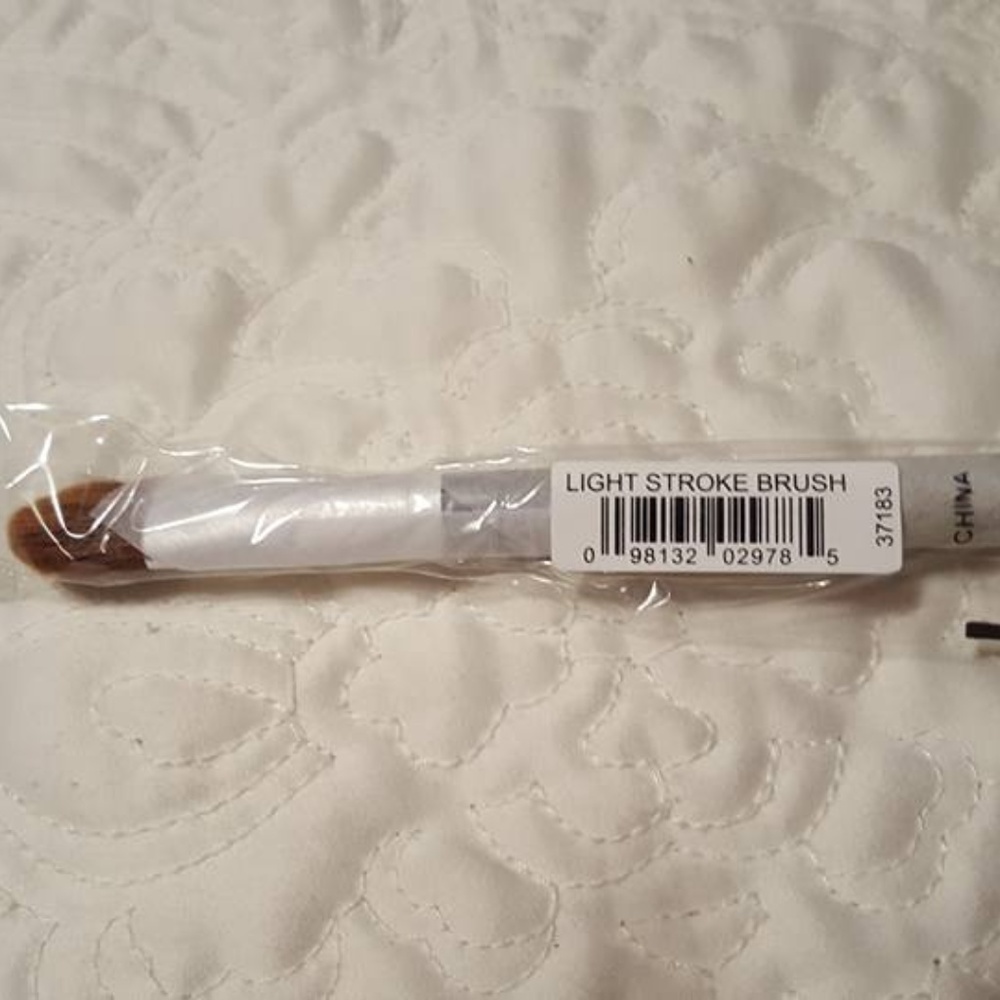 bareMinerals Light Stroke Brush